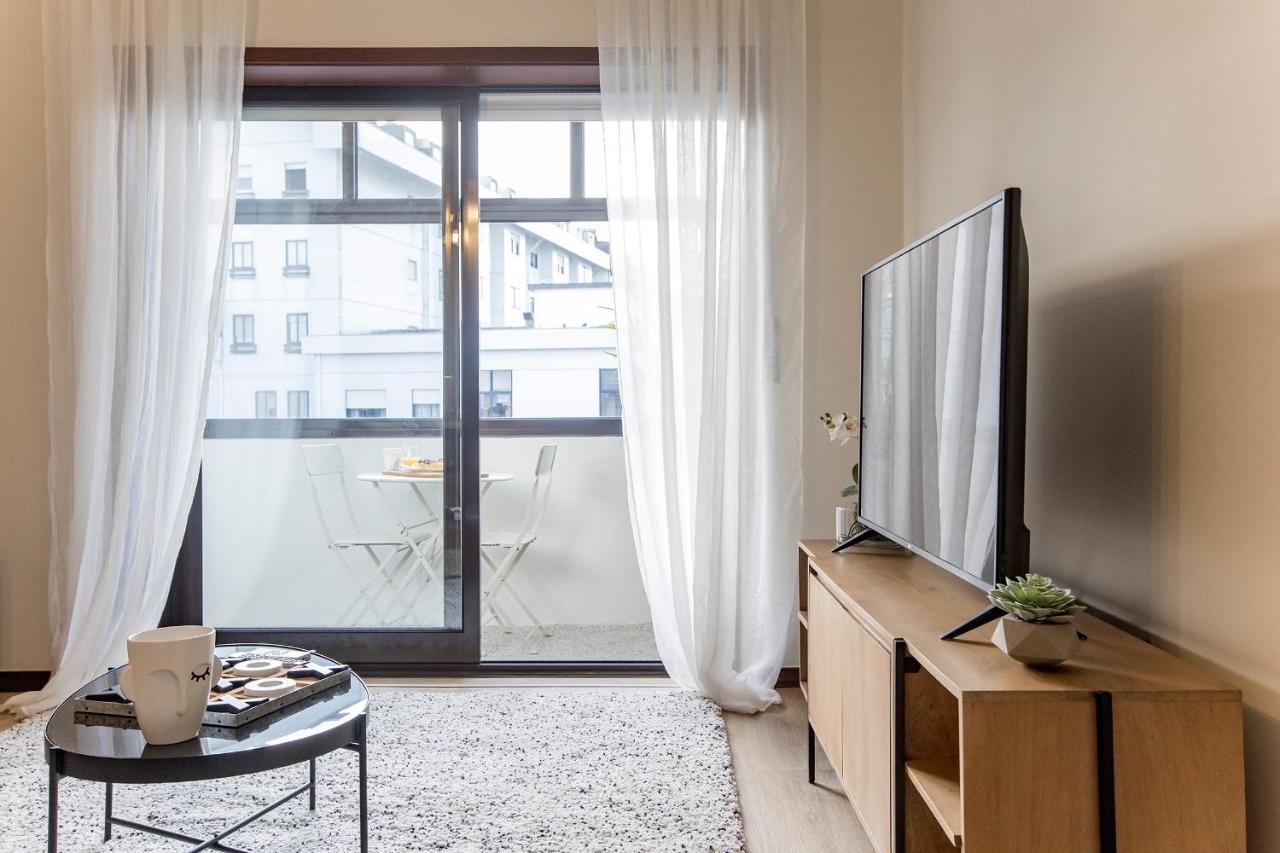 2Br Flat In Bonfim W/ Ac & Balcony By Lovelystay Porto Eksteriør bilde